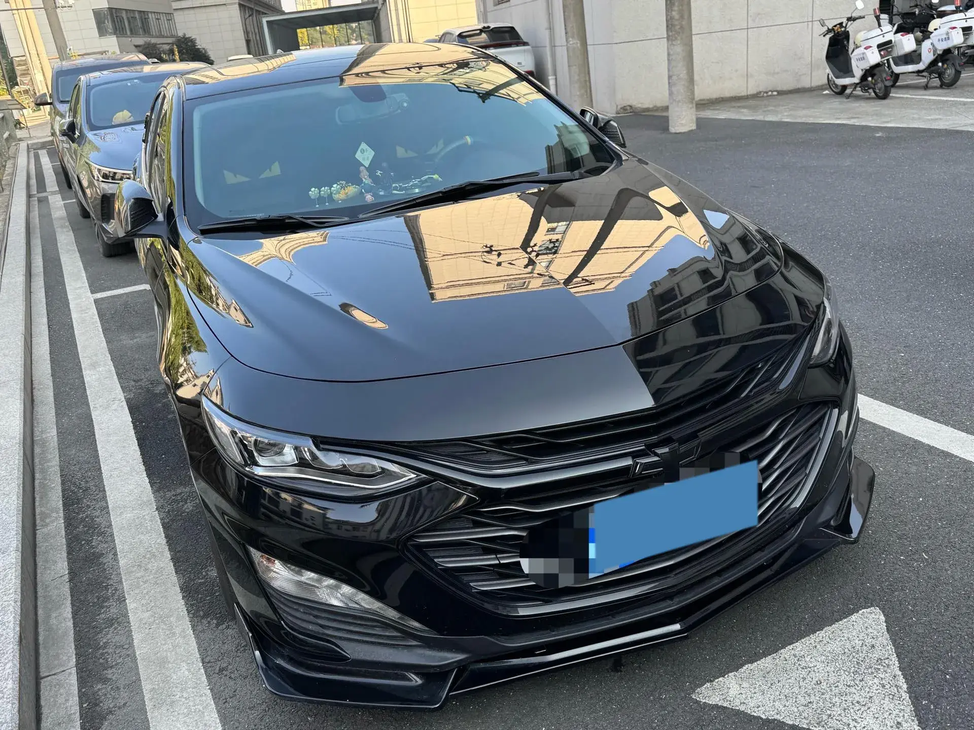 2021 CHEVROLET MALIBU thumbnail 2