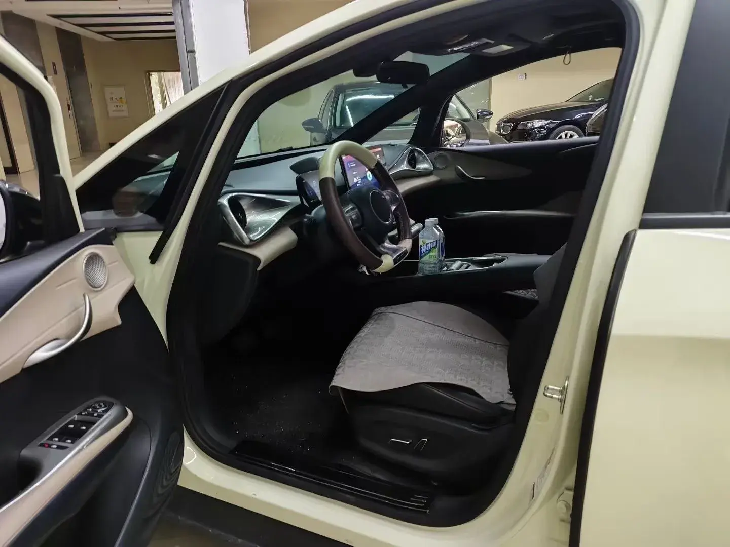 2023 BYD DOLPHIN thumbnail 3