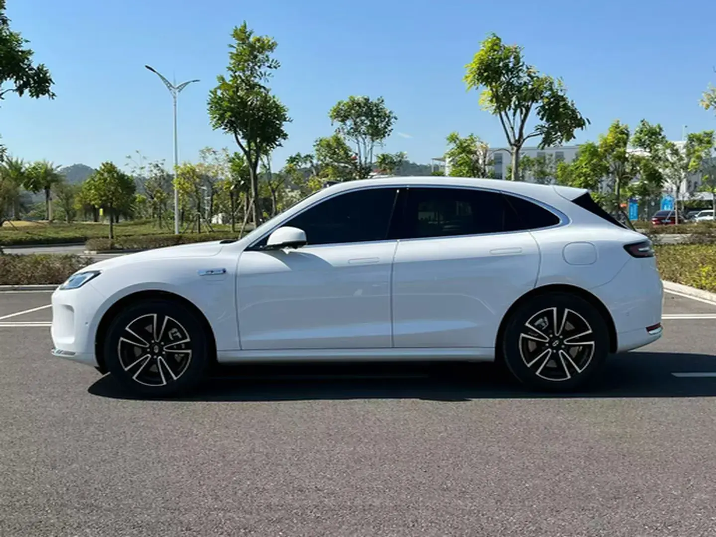 2025 AITO AITO thumbnail 4