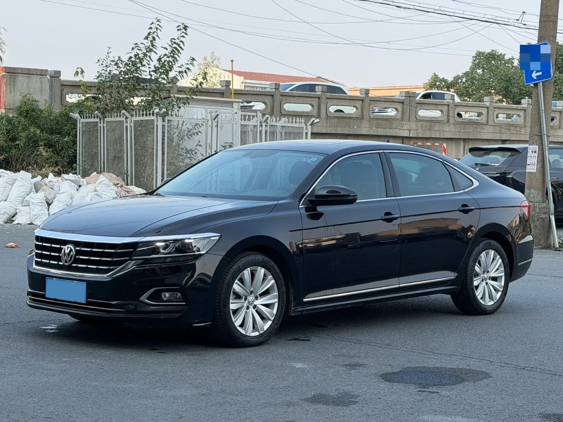 2020 VOLKSWAGEN PASSAT view 1