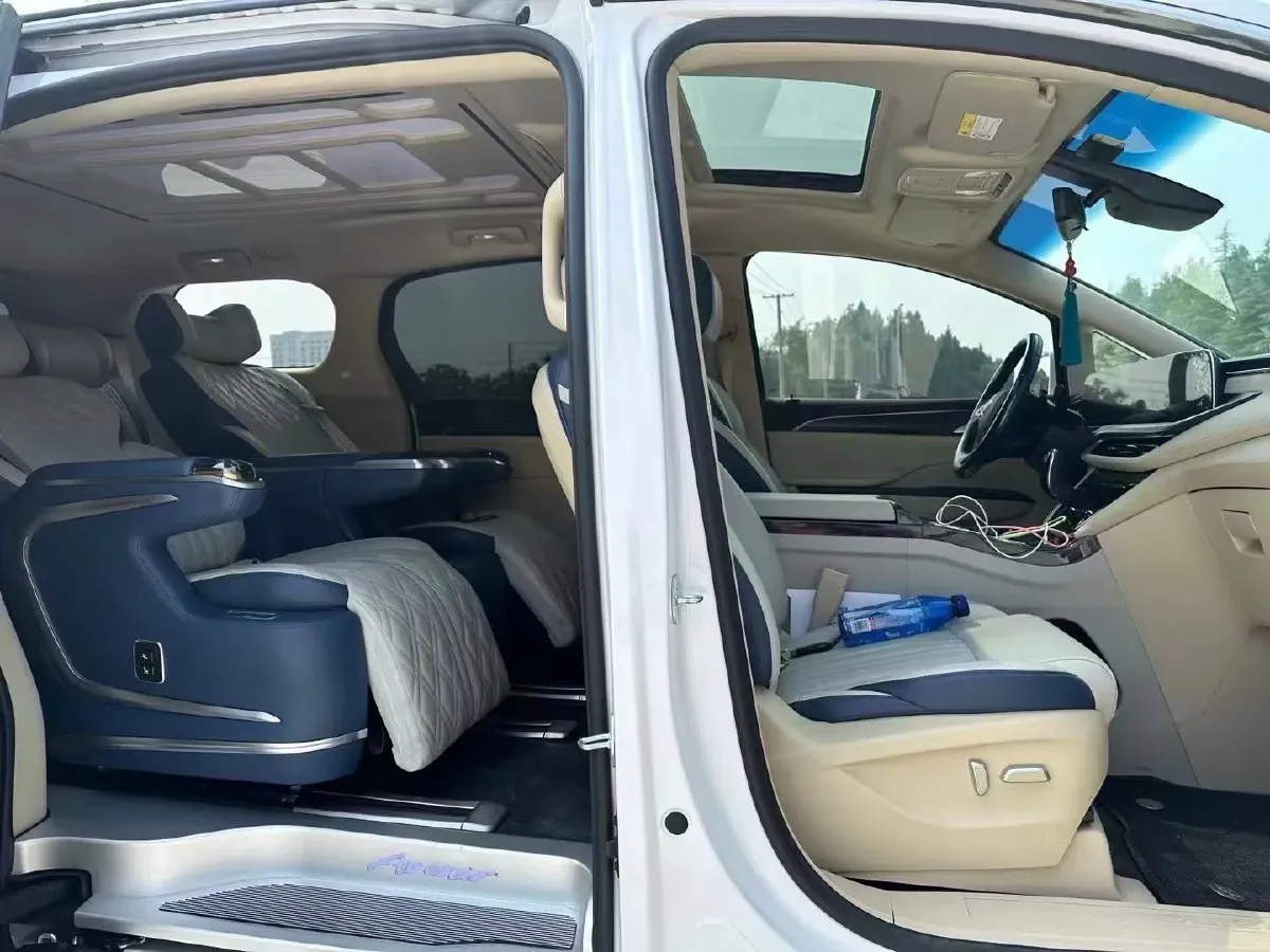 2023 Buick GL8 2.0T 237HP L4 9AT,autocango,china used car exporter,china ev exporter,chinese used car exporter,chinese used ev exporter