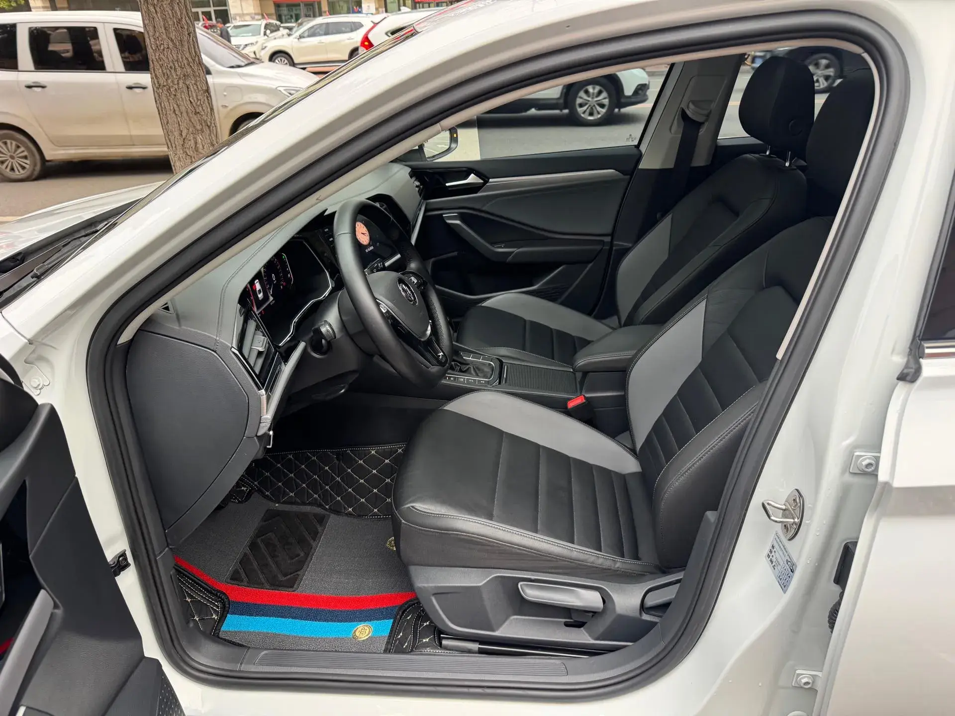 2021 VOLKSWAGEN SAGITAR thumbnail 4