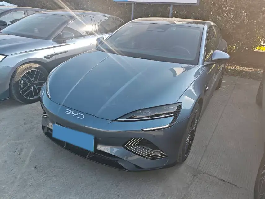 2025 BYD SEAL view 1