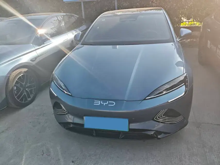 2025 BYD SEAL thumbnail 2