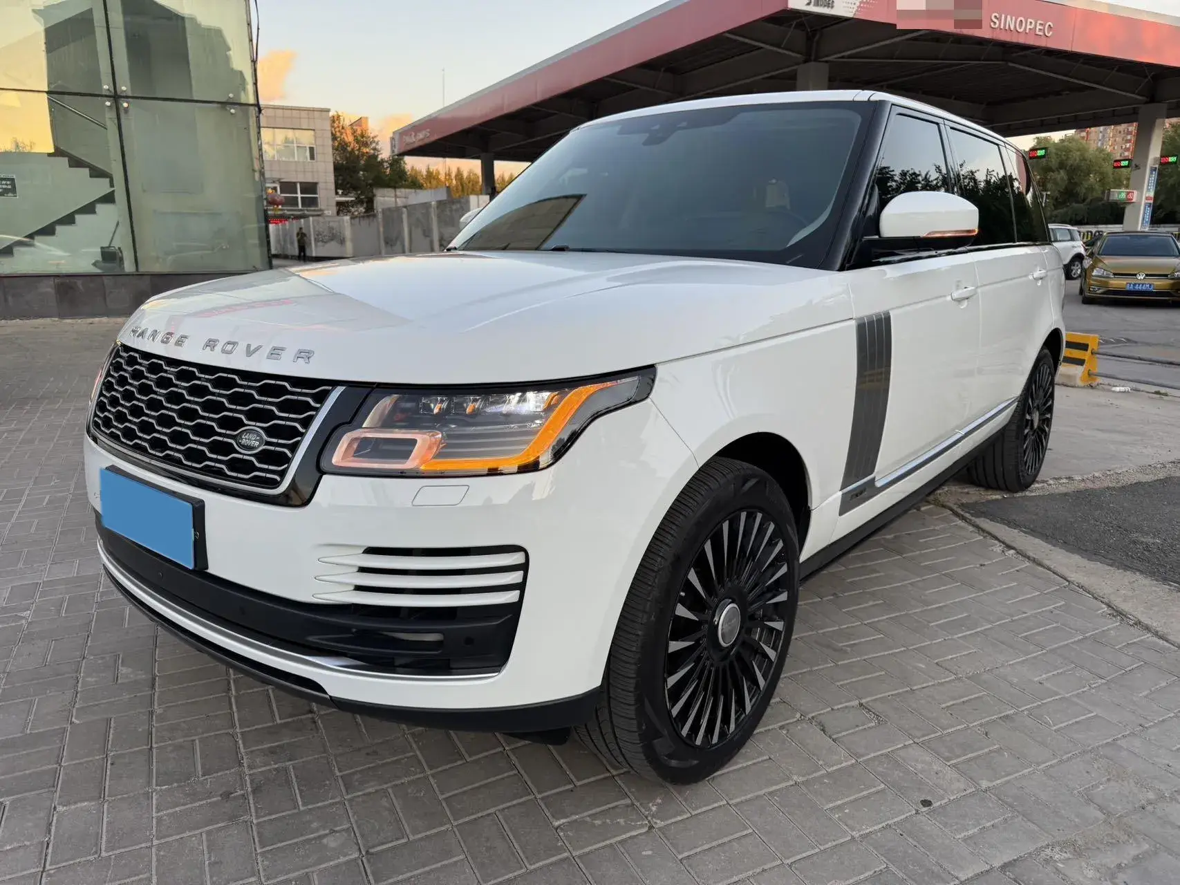 2021 LAND ROVER view 1