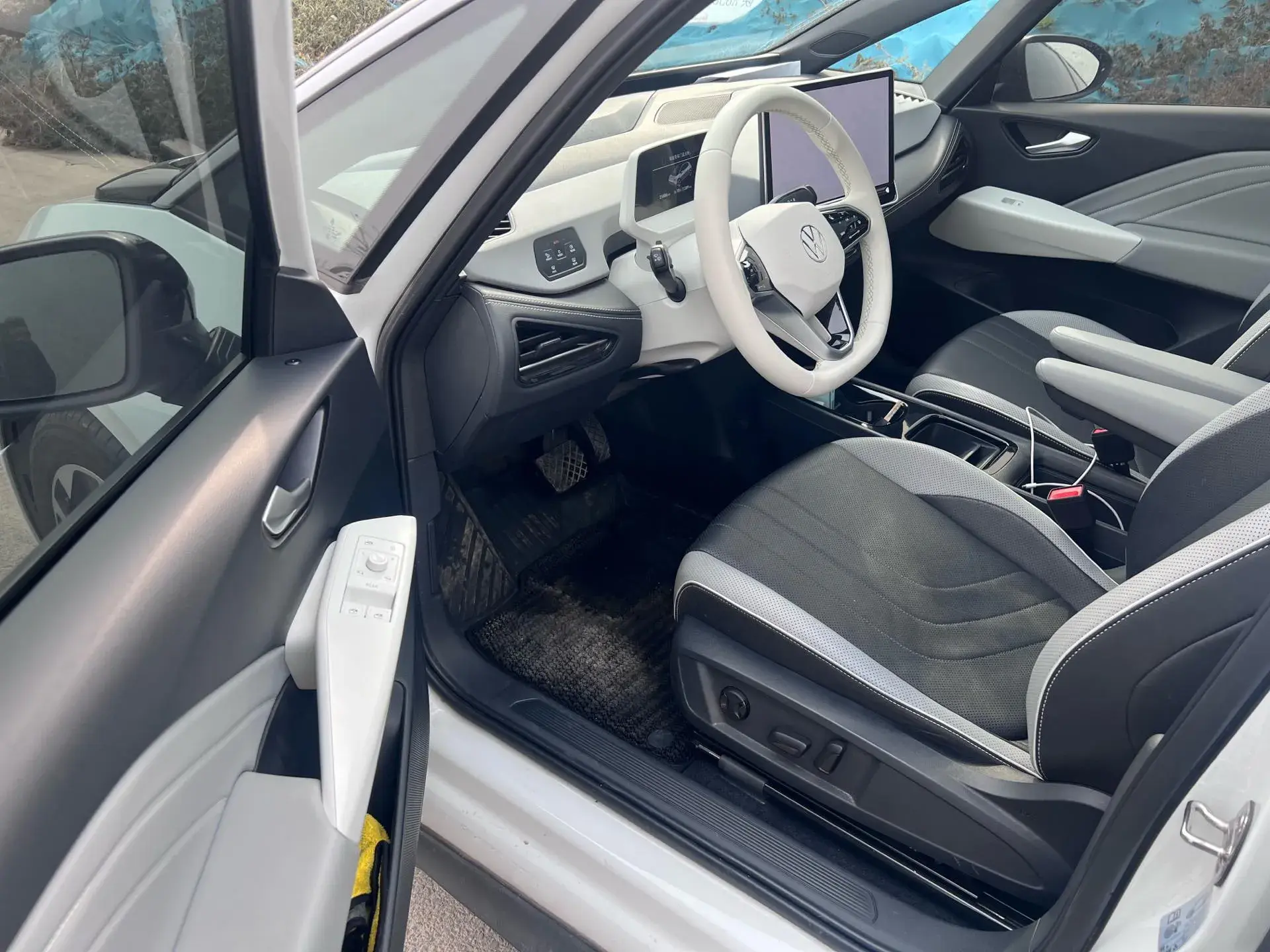 2025 VOLKSWAGEN ID.3 thumbnail 4