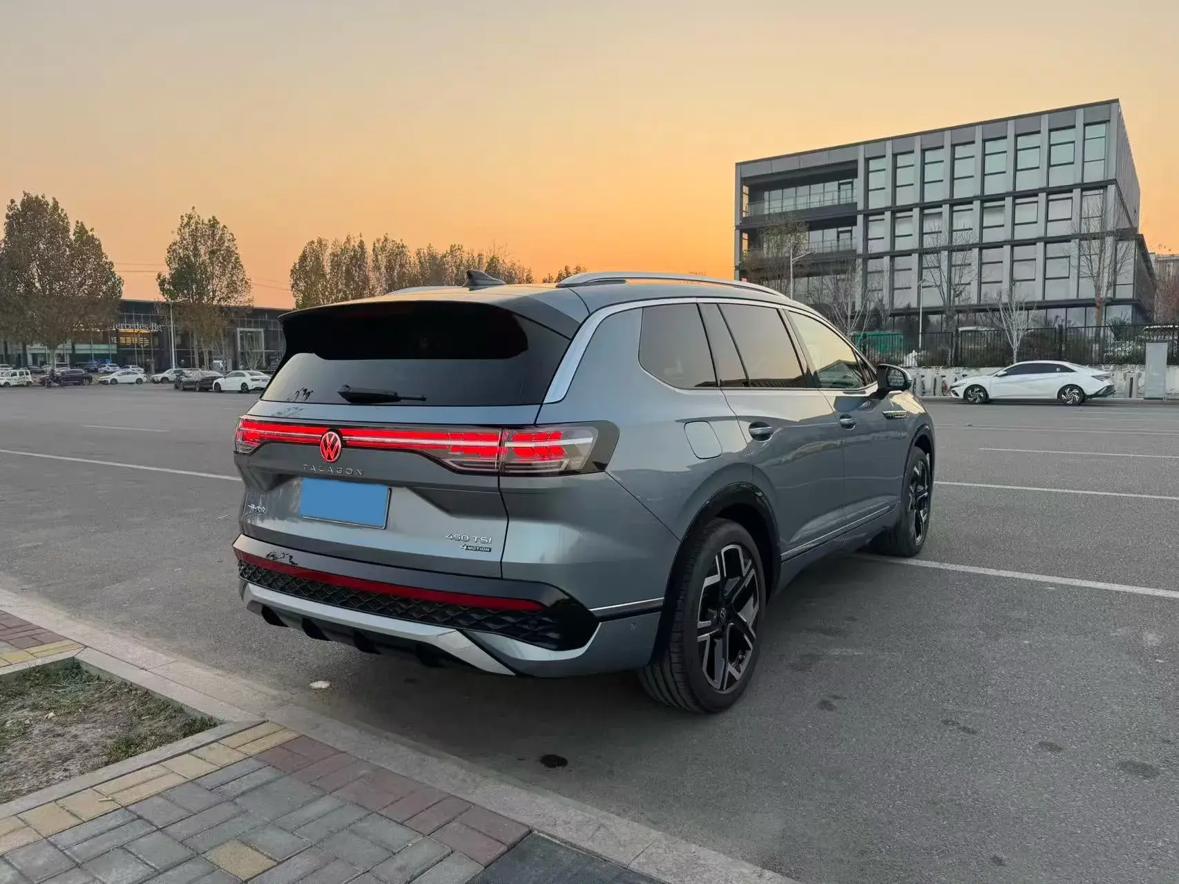 2023 VOLKSWAGEN TALAGON thumbnail 3