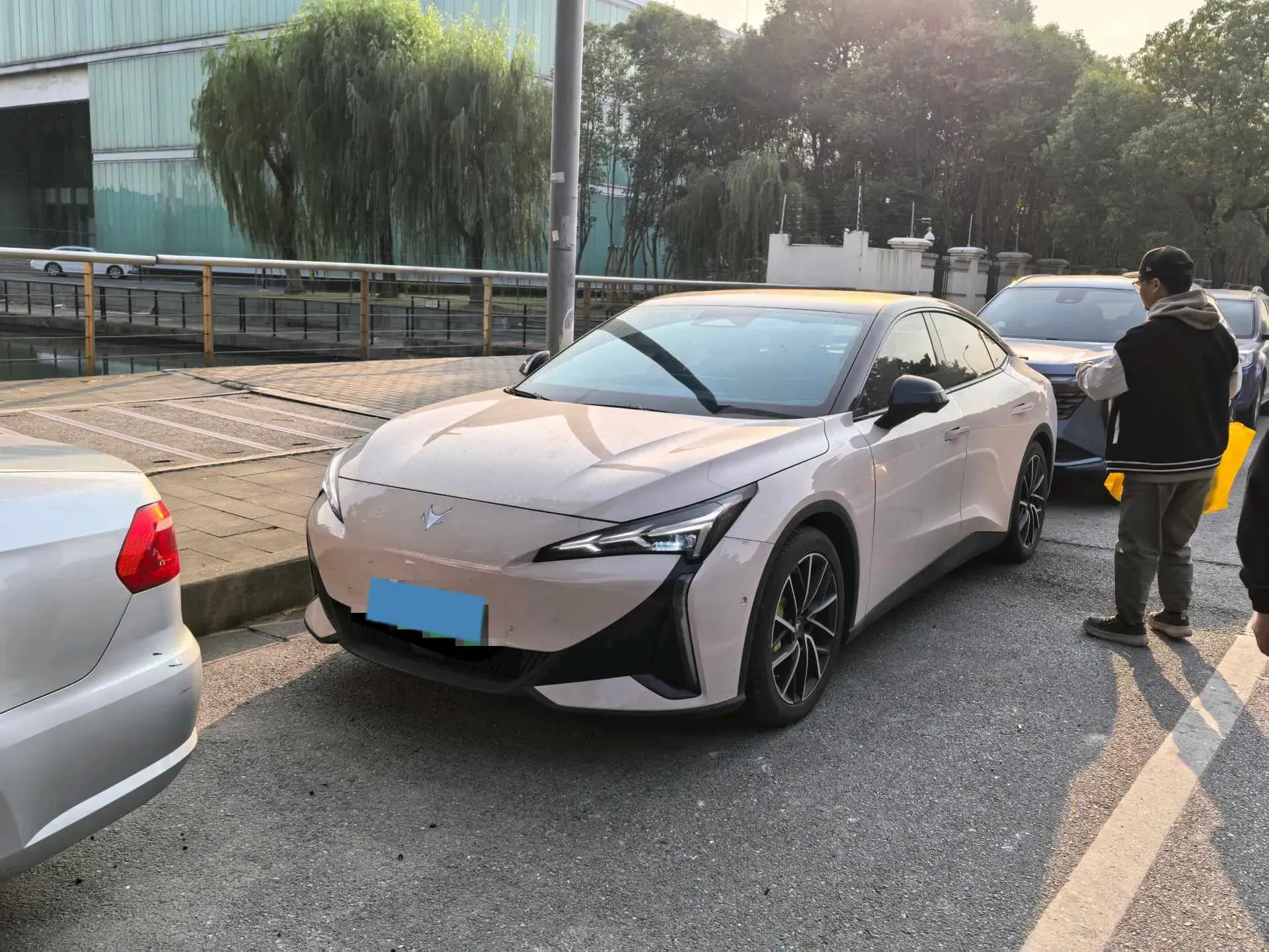 2025 ARCFOX ΑS5 view 1