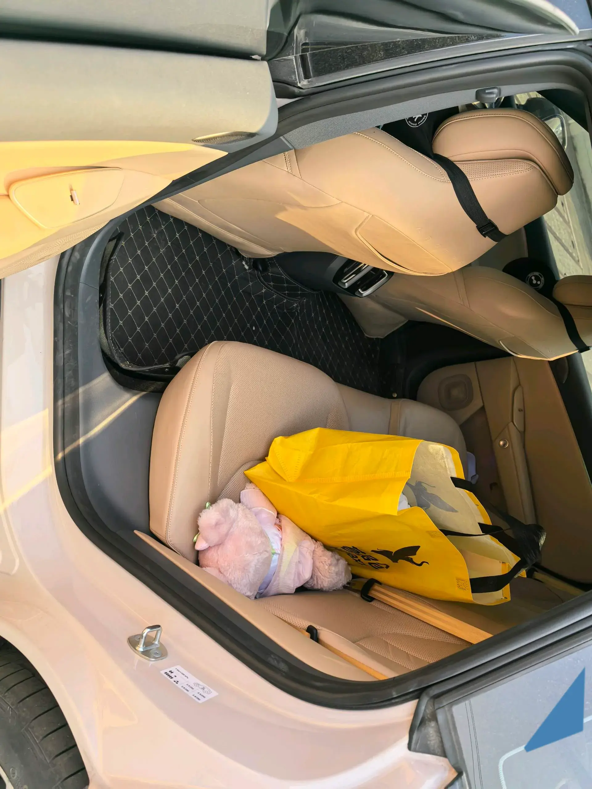 2025 ARCFOX ΑS5 thumbnail 4