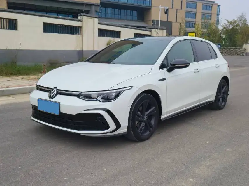 2023 VOLKSWAGEN GOLF view 1