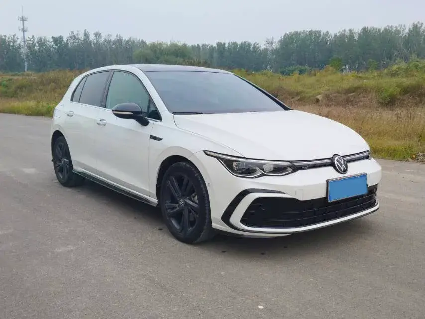 2023 VOLKSWAGEN GOLF thumbnail 3