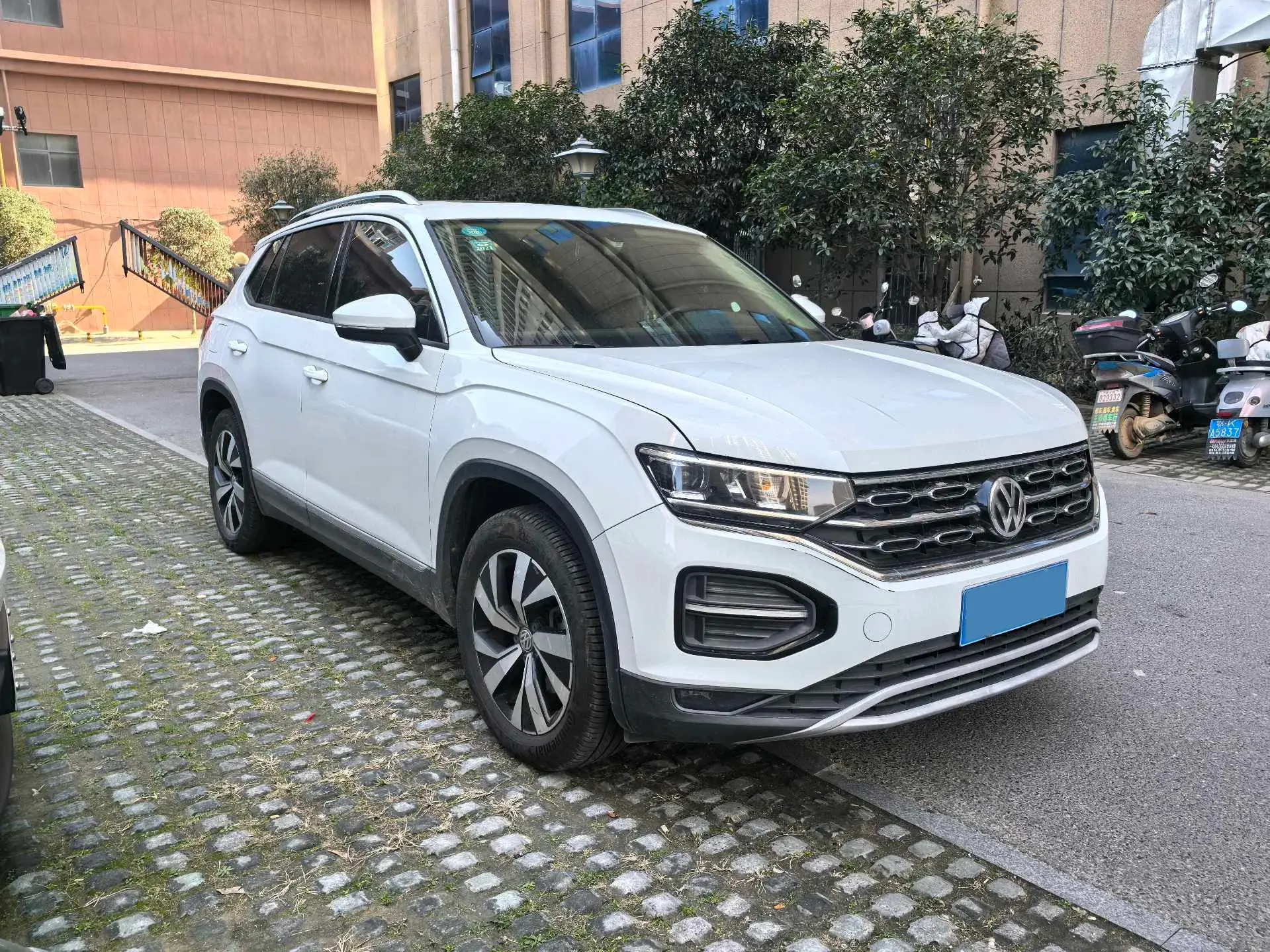 2019 VOLKSWAGEN TAYRON thumbnail 2