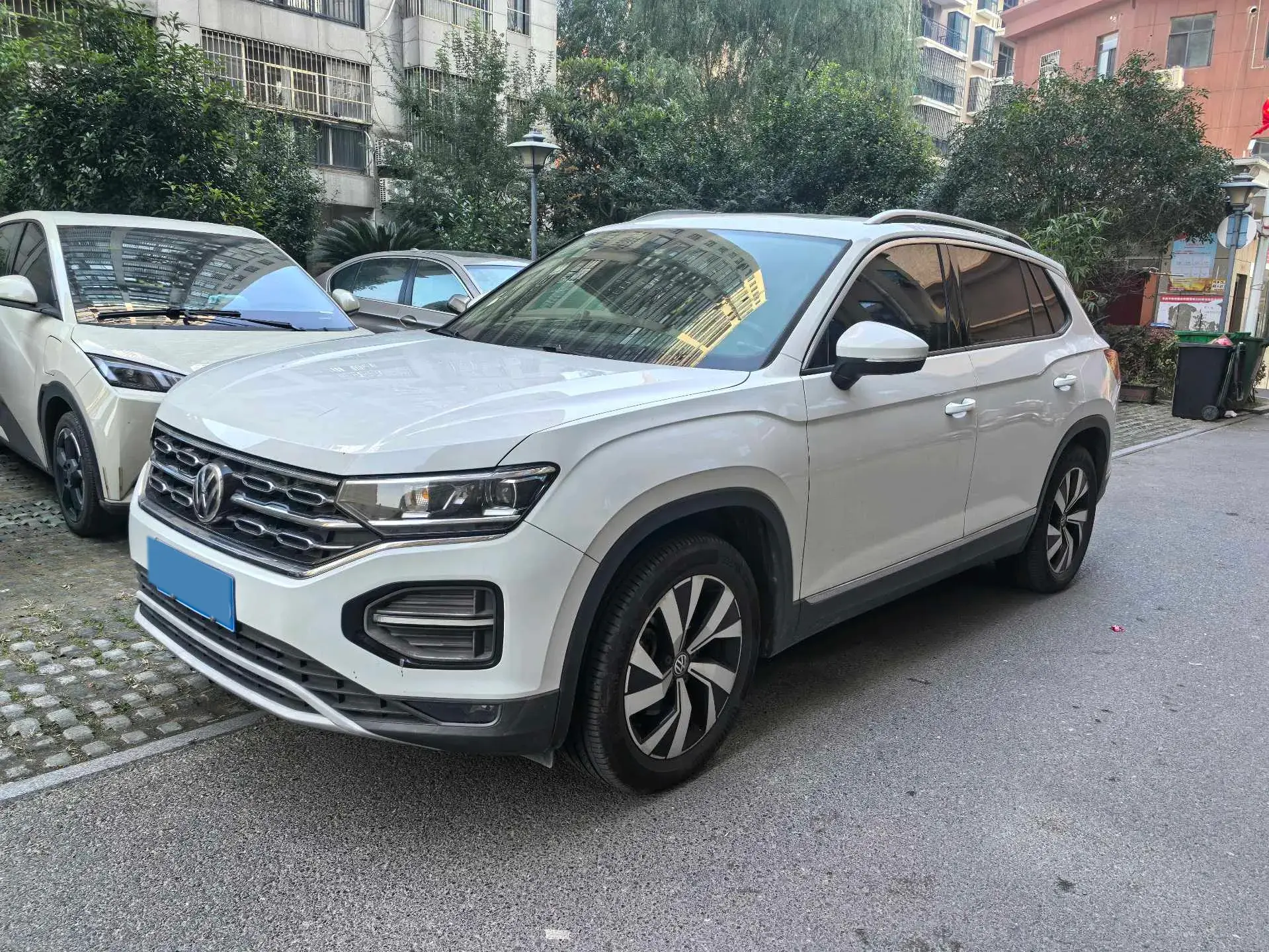 2019 VOLKSWAGEN TAYRON view 1