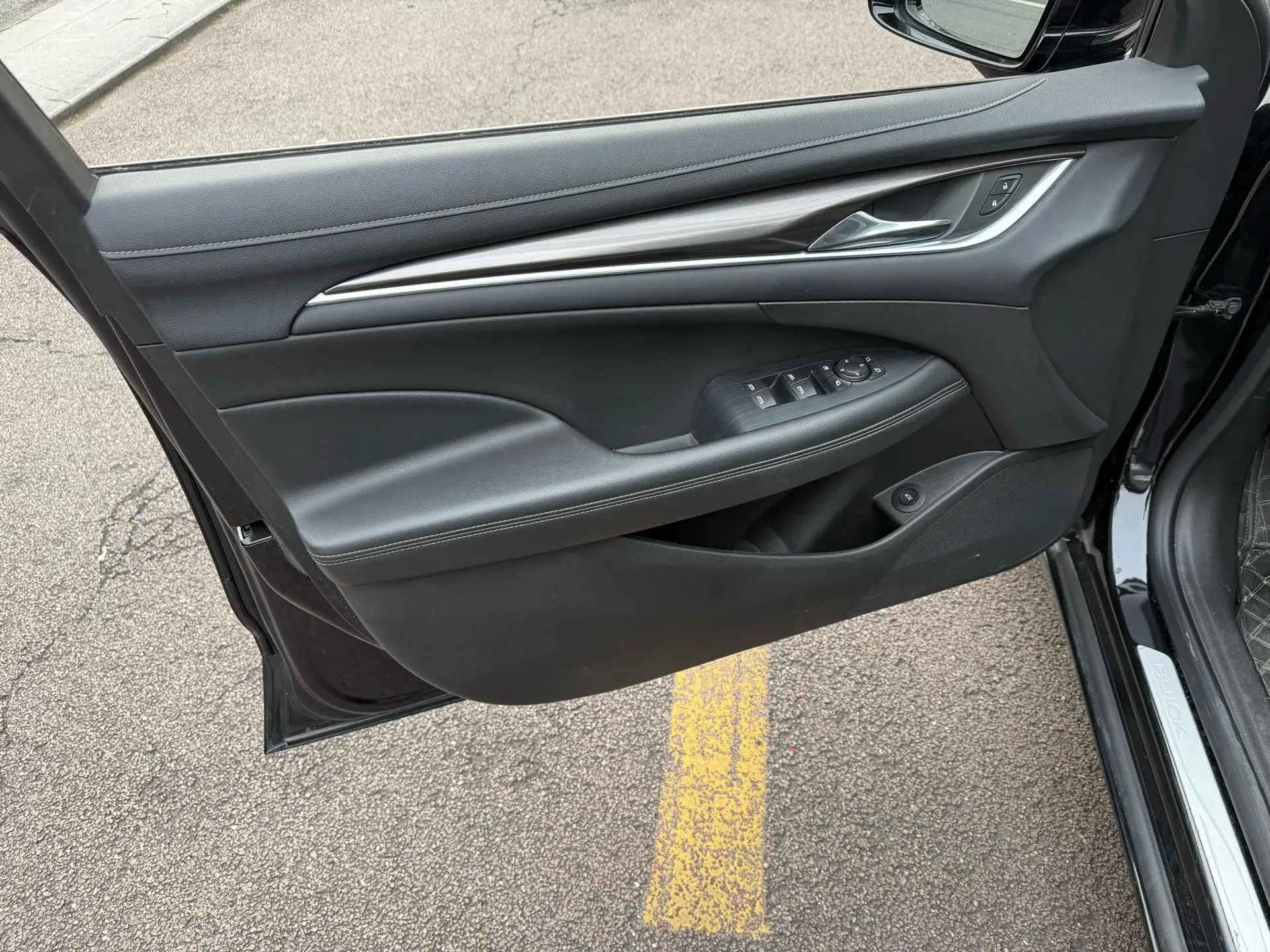 2022 BUICK LARCOSSE thumbnail 2