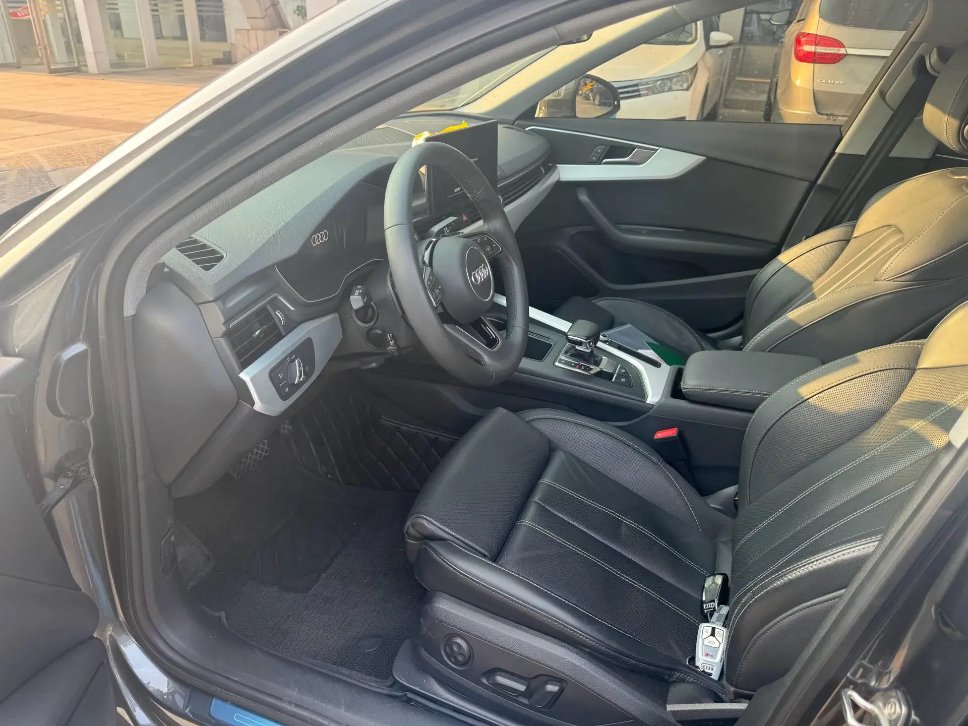 2023 AUDI A4L thumbnail 2