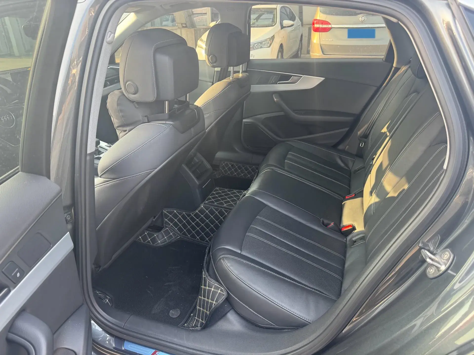 2023 AUDI A4L thumbnail 3