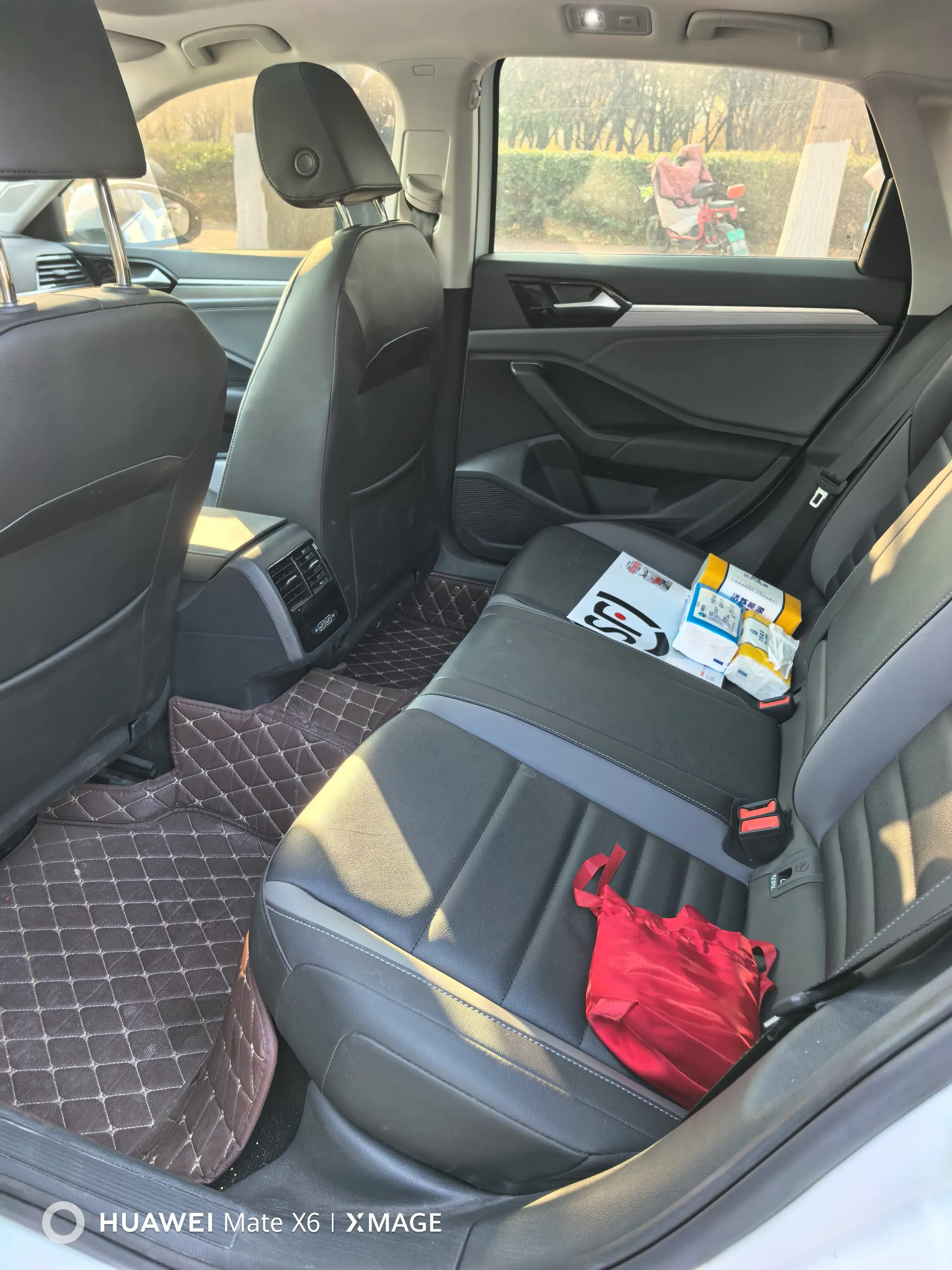 2022 VOLKSWAGEN SAGITAR thumbnail 4