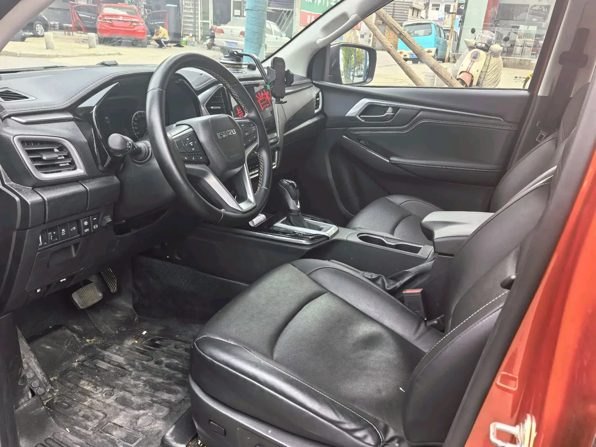 2021 ISUZU D-MAX thumbnail 2