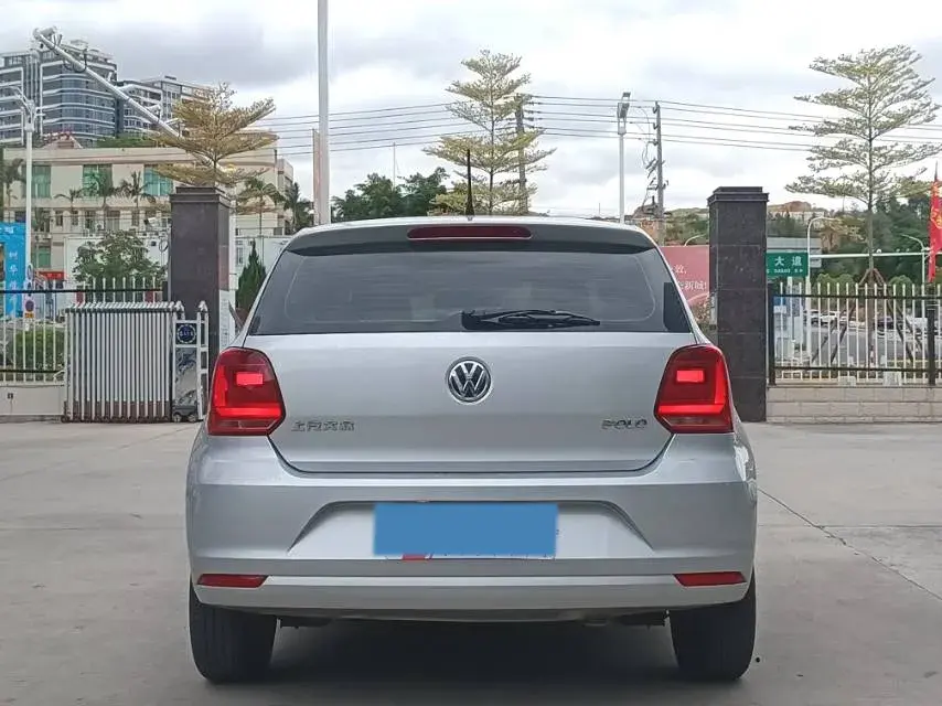 2016 VOLKSWAGEN POLO thumbnail 3