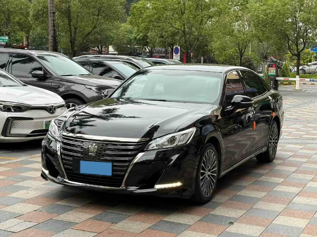 2018 Toyota Crown 2.0T 235HP L4 8AT