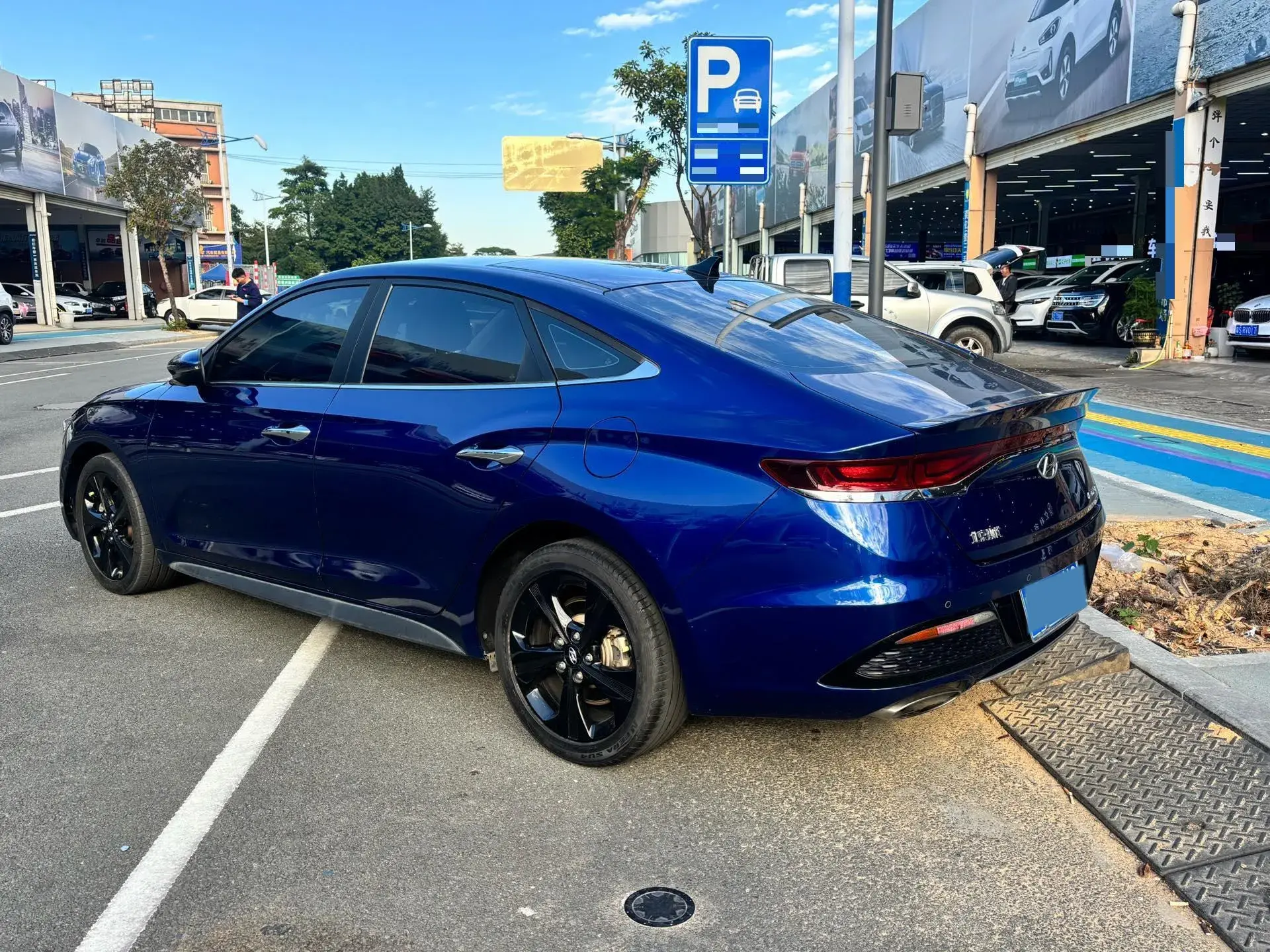 2019 HYUNDAI LA thumbnail 4