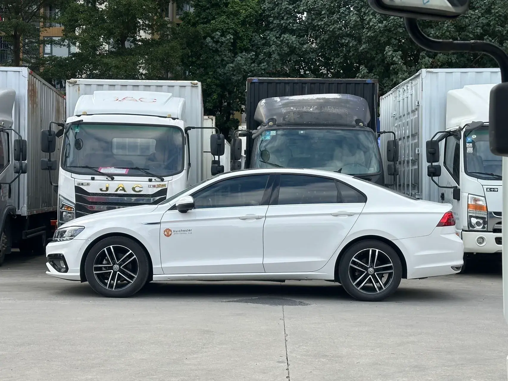 2021 VOLKSWAGEN LAMANDO thumbnail 3