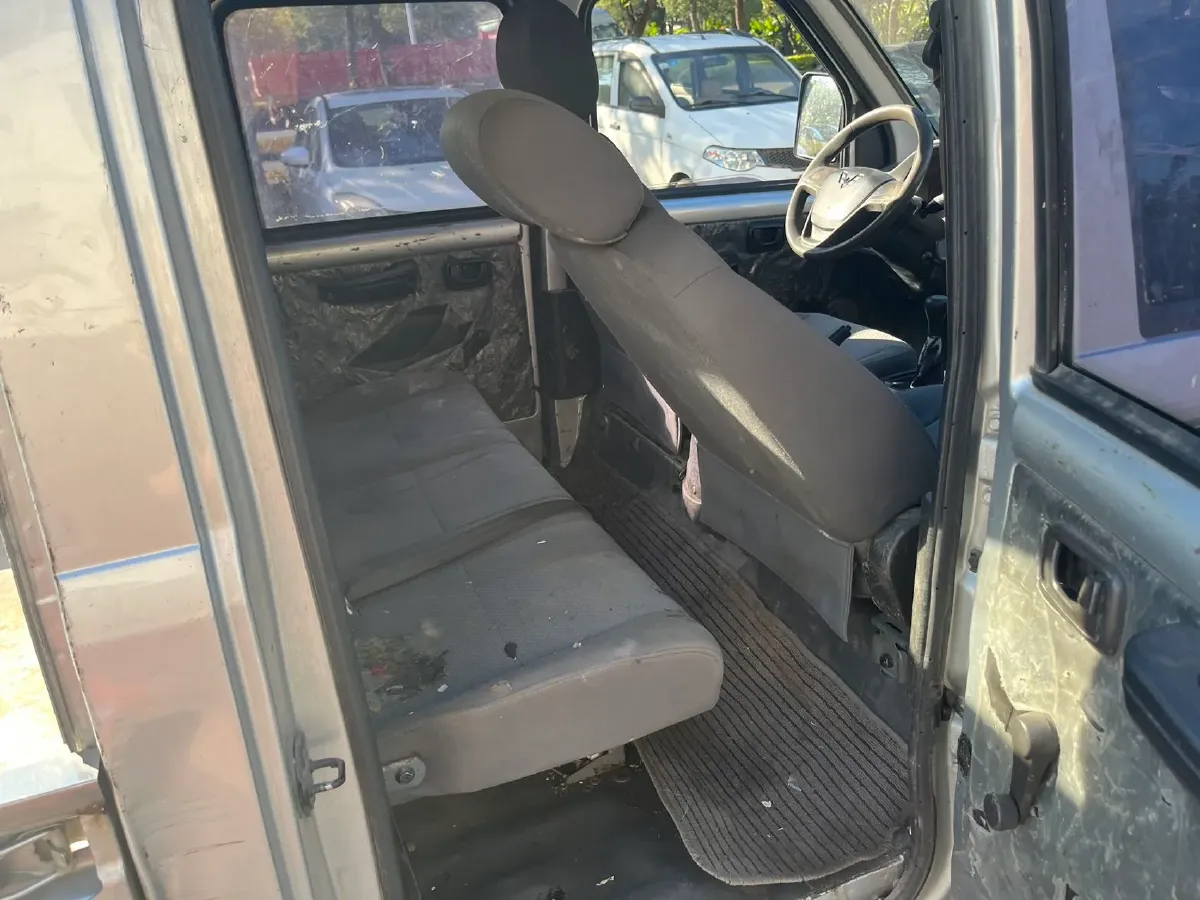 2021 WuLing RongGuang Mini Truck 1.5L 99HP L4 5MT,autocango,china used car exporter,china ev exporter,chinese used car exporter,chinese used ev exporter