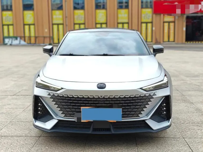 2023 ChangAn UNI-V 1.5T 188HP L4 7DCT,autocango,china used car exporter,china ev exporter,chinese used car exporter,chinese used ev exporter