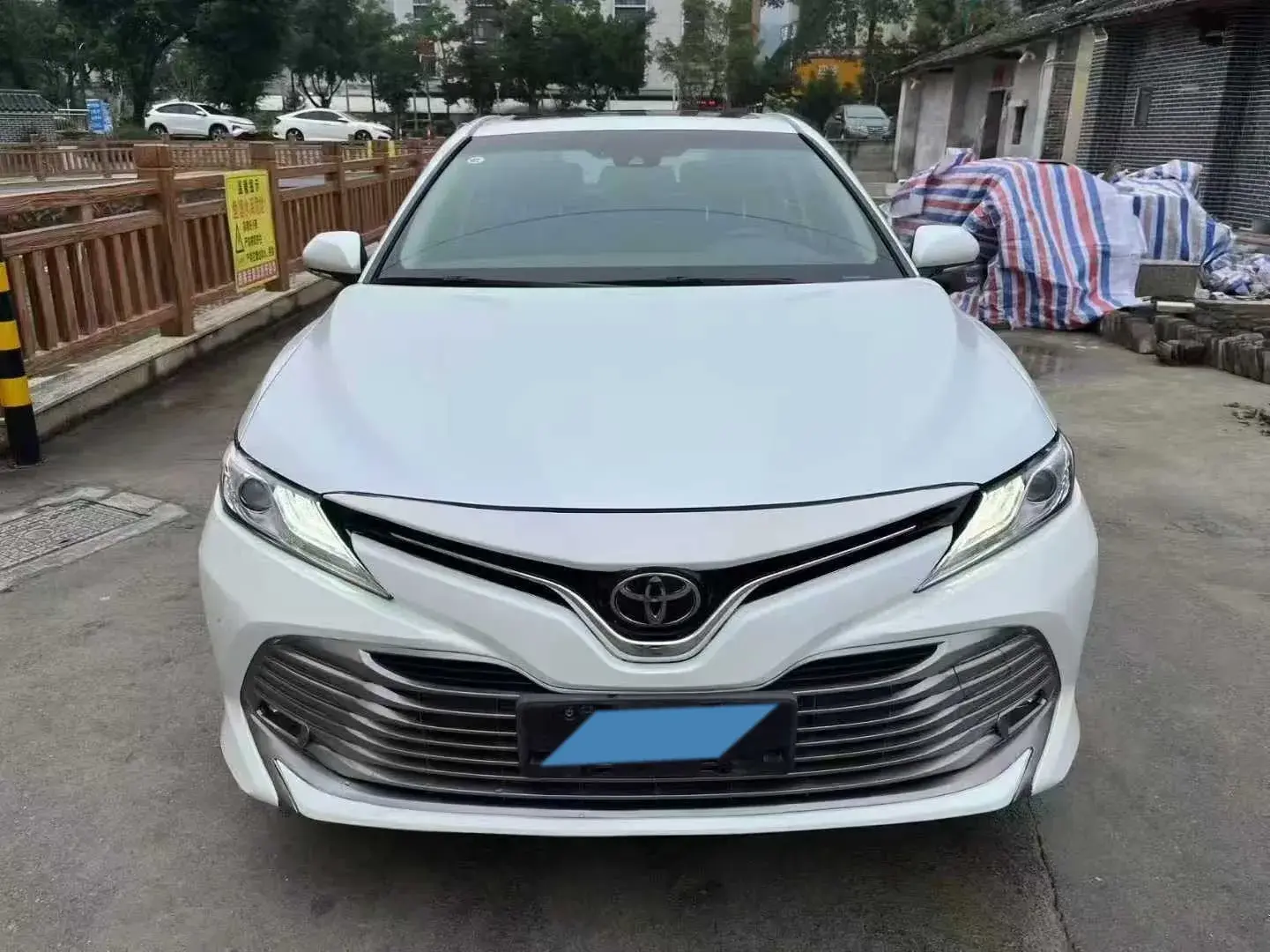 2019 TOYOTA CAMRY thumbnail 2