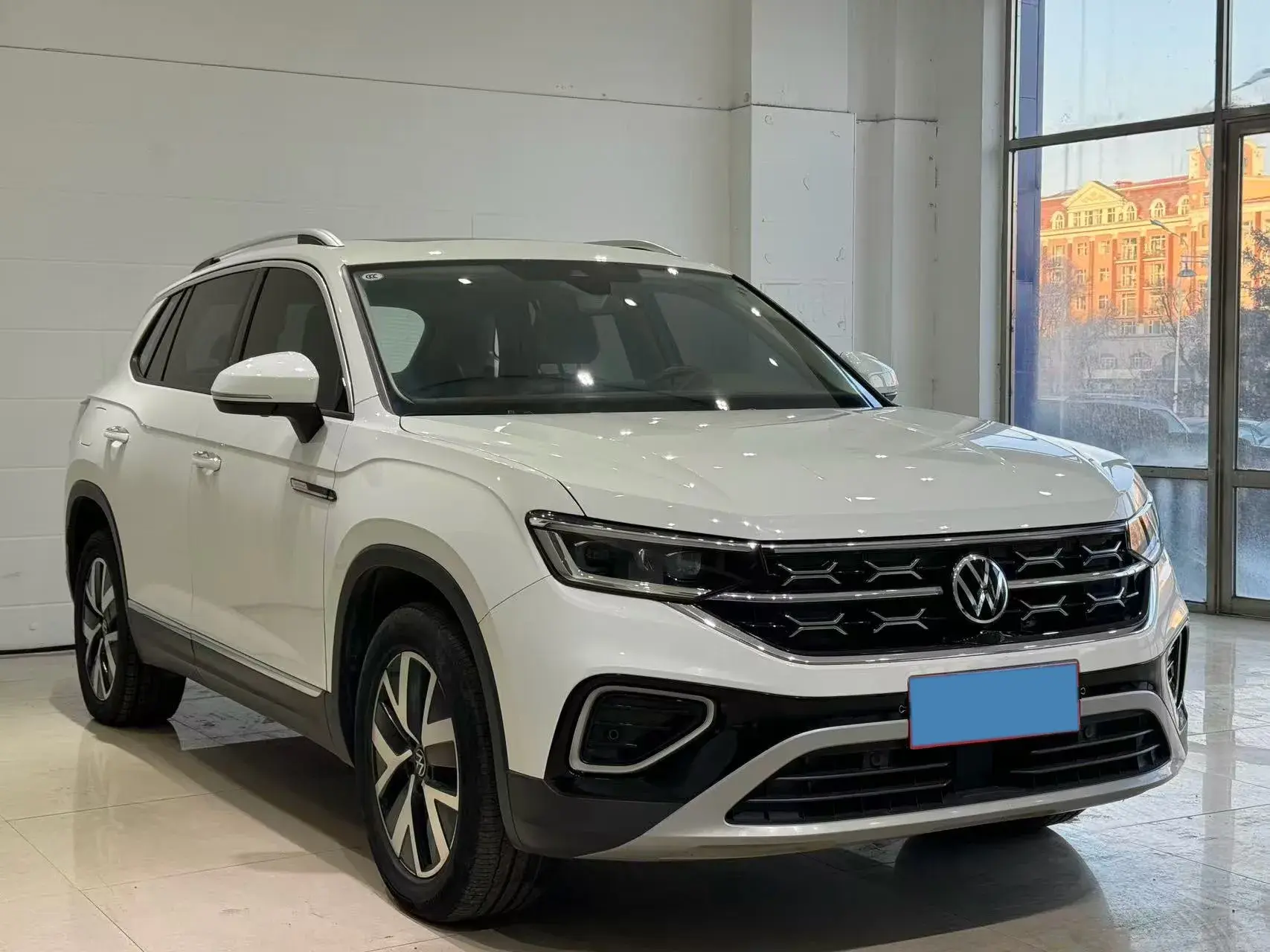 2023 VOLKSWAGEN TAYRON thumbnail 3