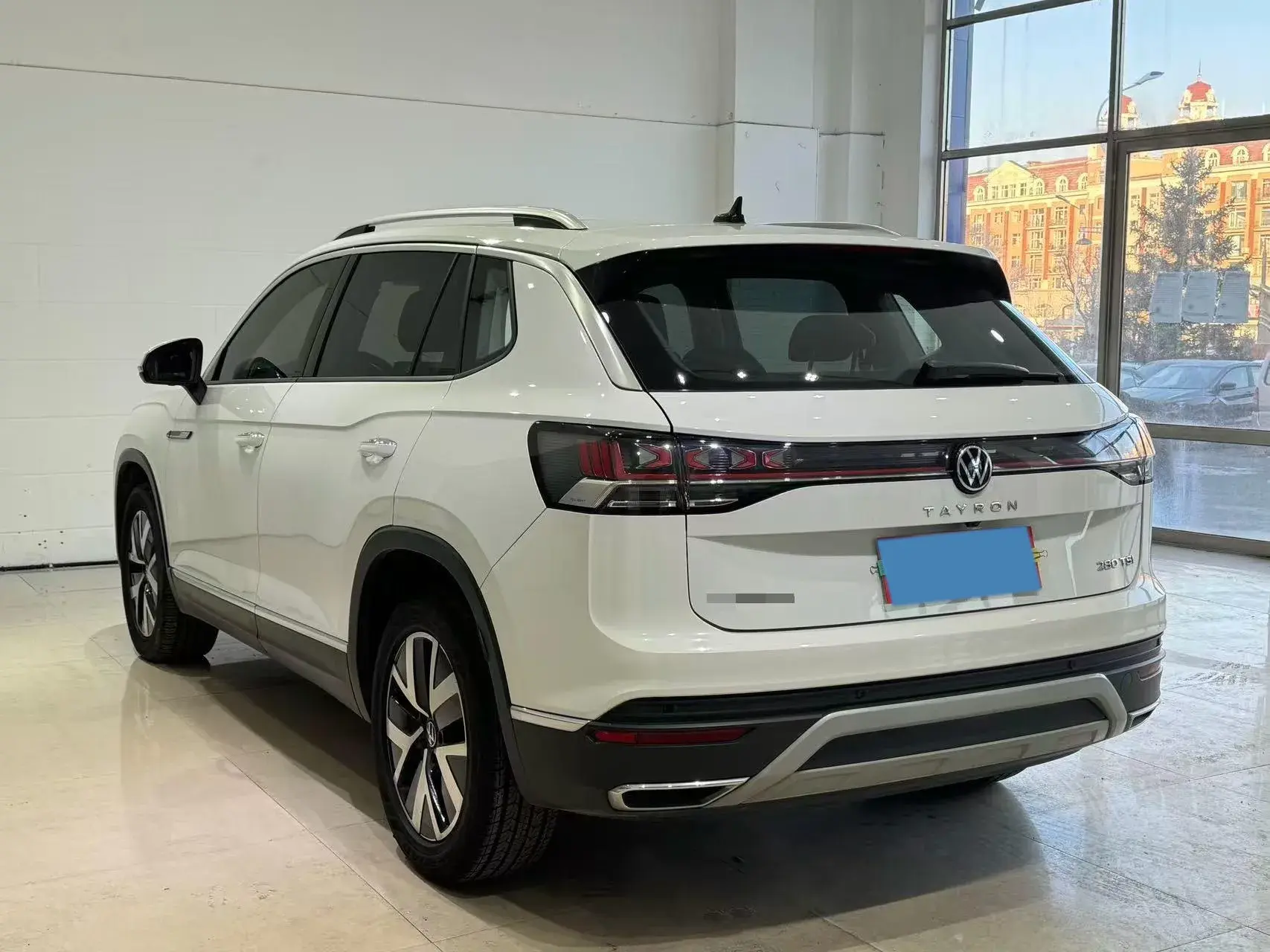 2023 VOLKSWAGEN TAYRON thumbnail 4