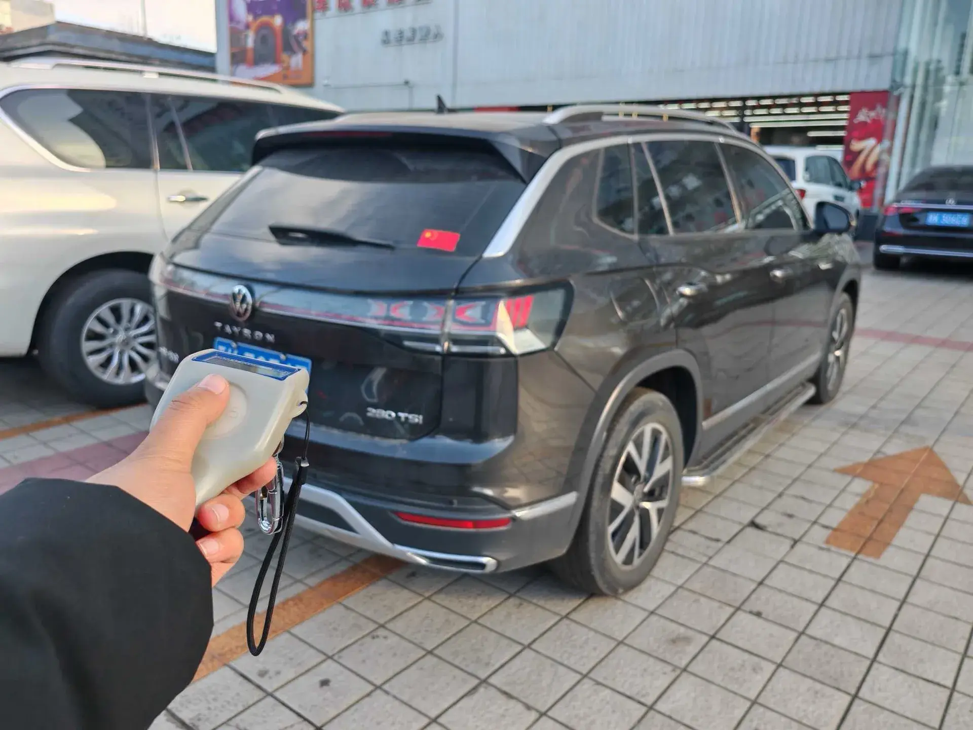 2023 VOLKSWAGEN TAYRON thumbnail 4