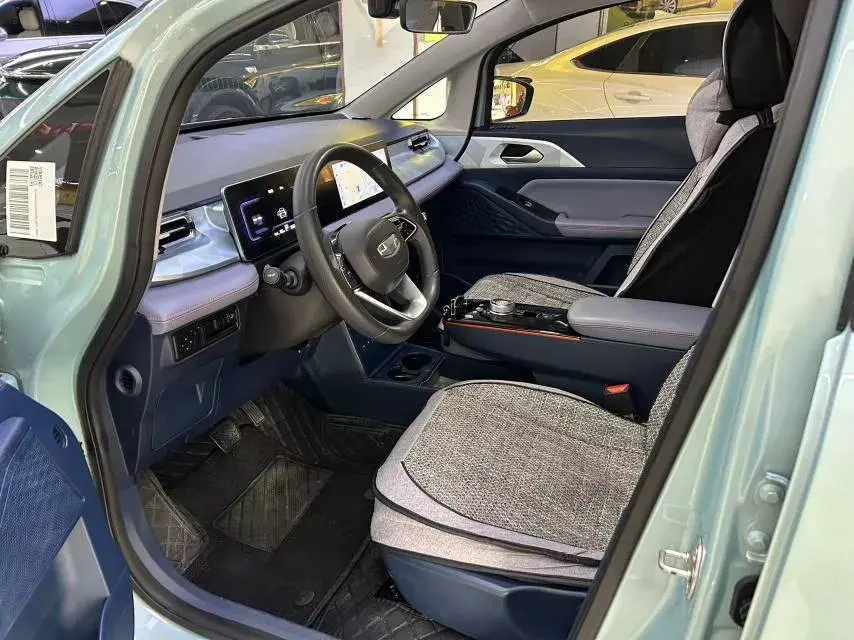 2023 GEOMETRY E thumbnail 4