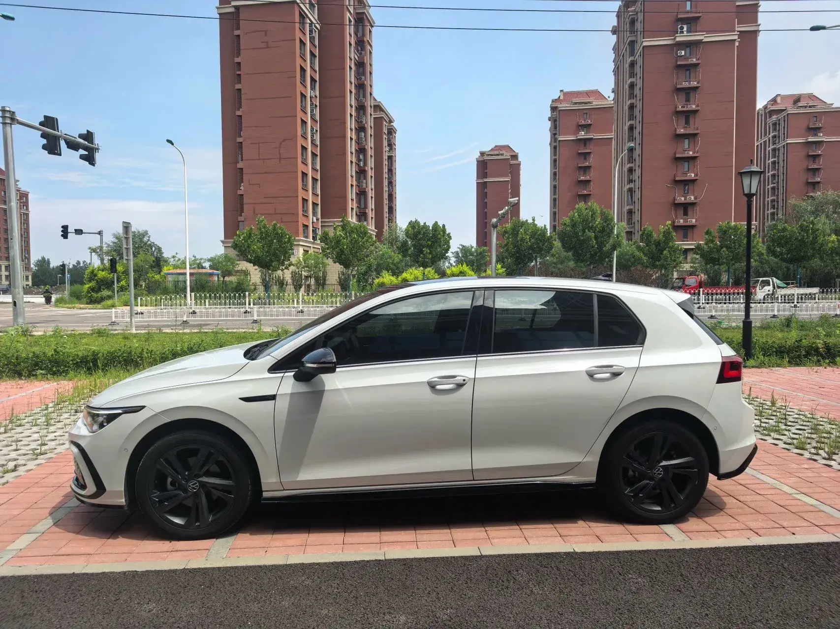 2021 VOLKSWAGEN GOLF thumbnail 2