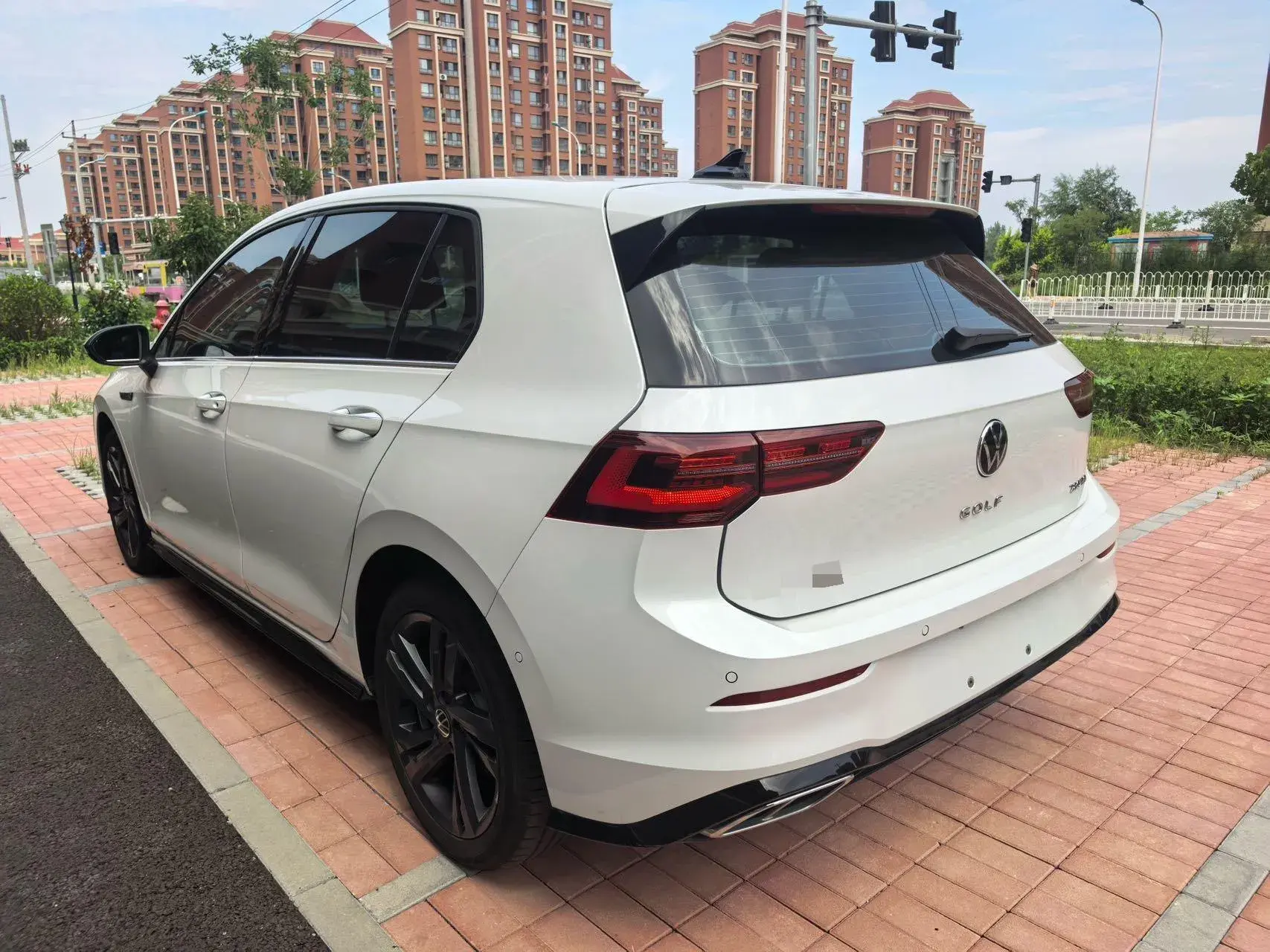 2021 VOLKSWAGEN GOLF thumbnail 3