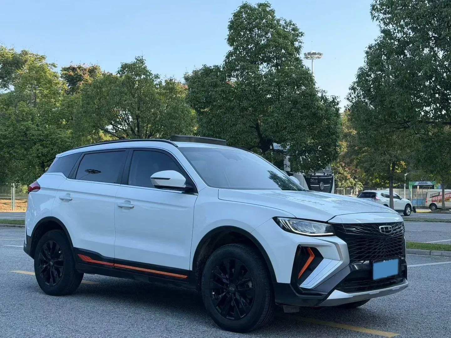 2022 GEELY AZKARRA thumbnail 3