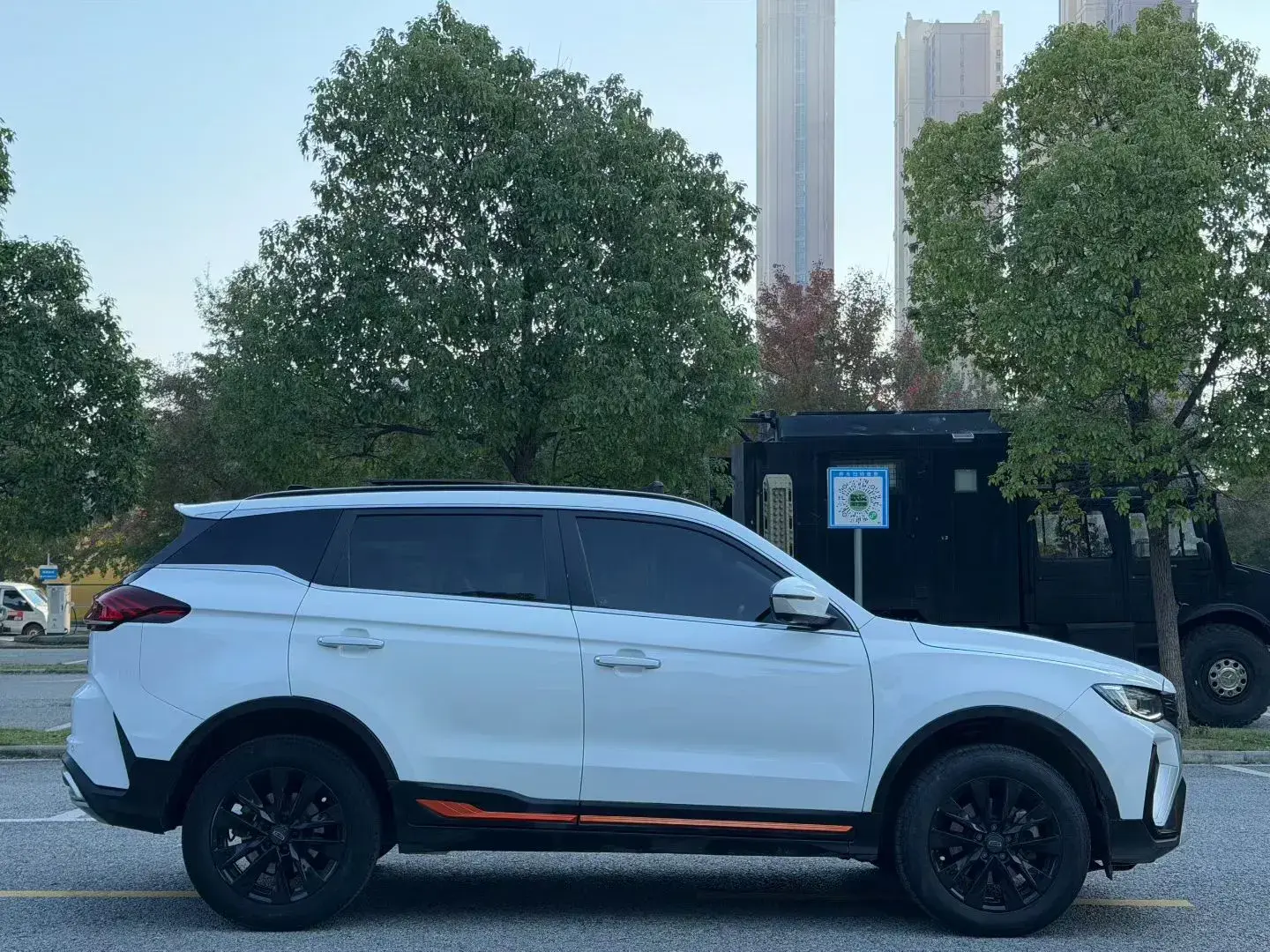 2022 GEELY AZKARRA thumbnail 4