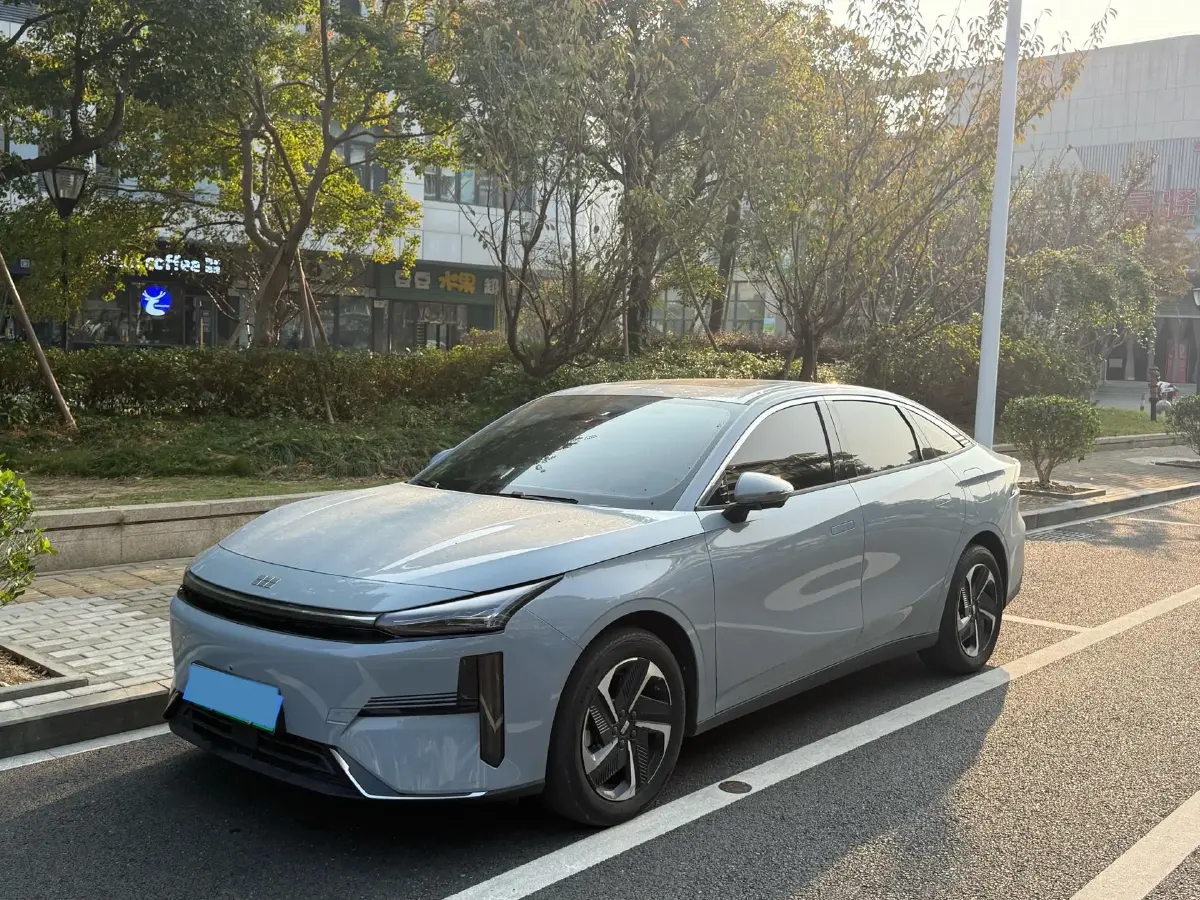 2024 Geely Galaxy L6 1.5T 163HP L4 3DHT PHEV