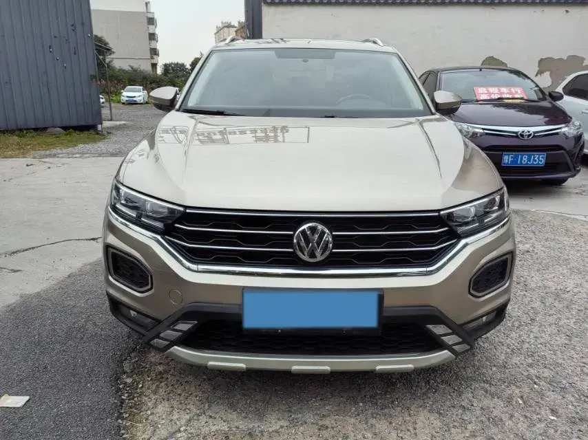 2019 VOLKSWAGEN T-ROC thumbnail 2