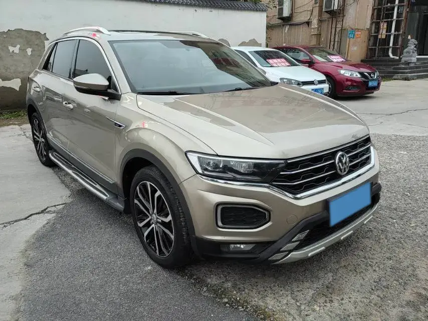 2019 VOLKSWAGEN T-ROC thumbnail 3