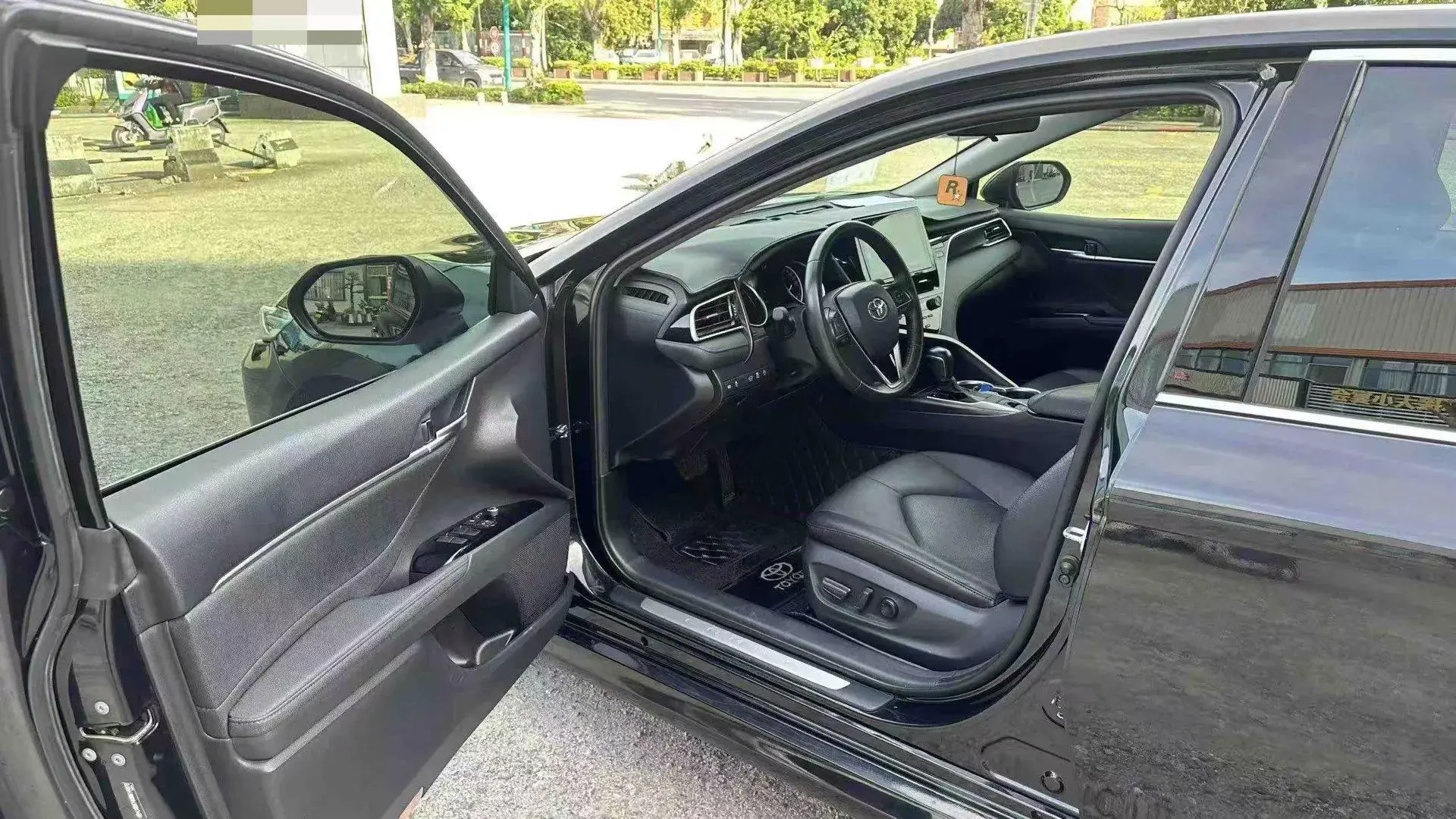 2021 TOYOTA CAMRY thumbnail 3