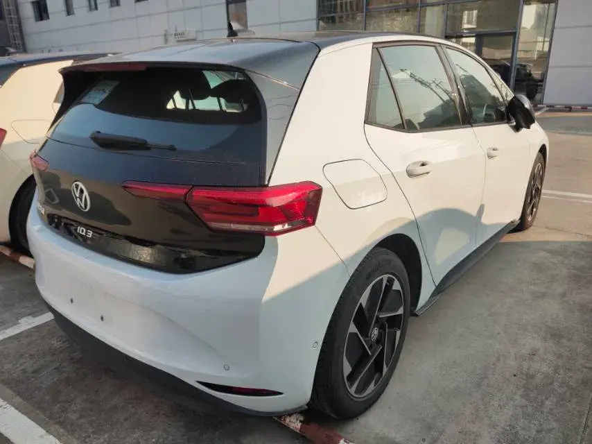 2025 VOLKSWAGEN ID.3 thumbnail 3