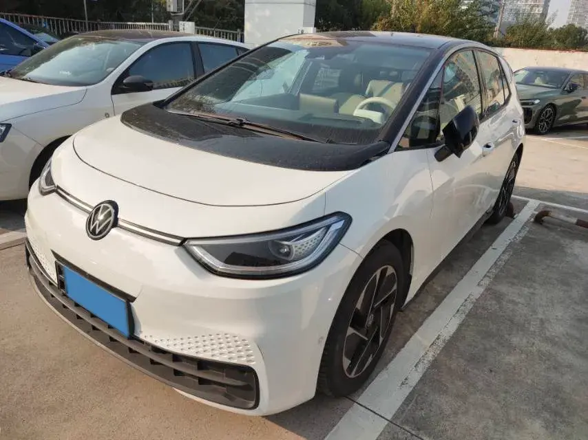 2025 VOLKSWAGEN ID.3 view 1