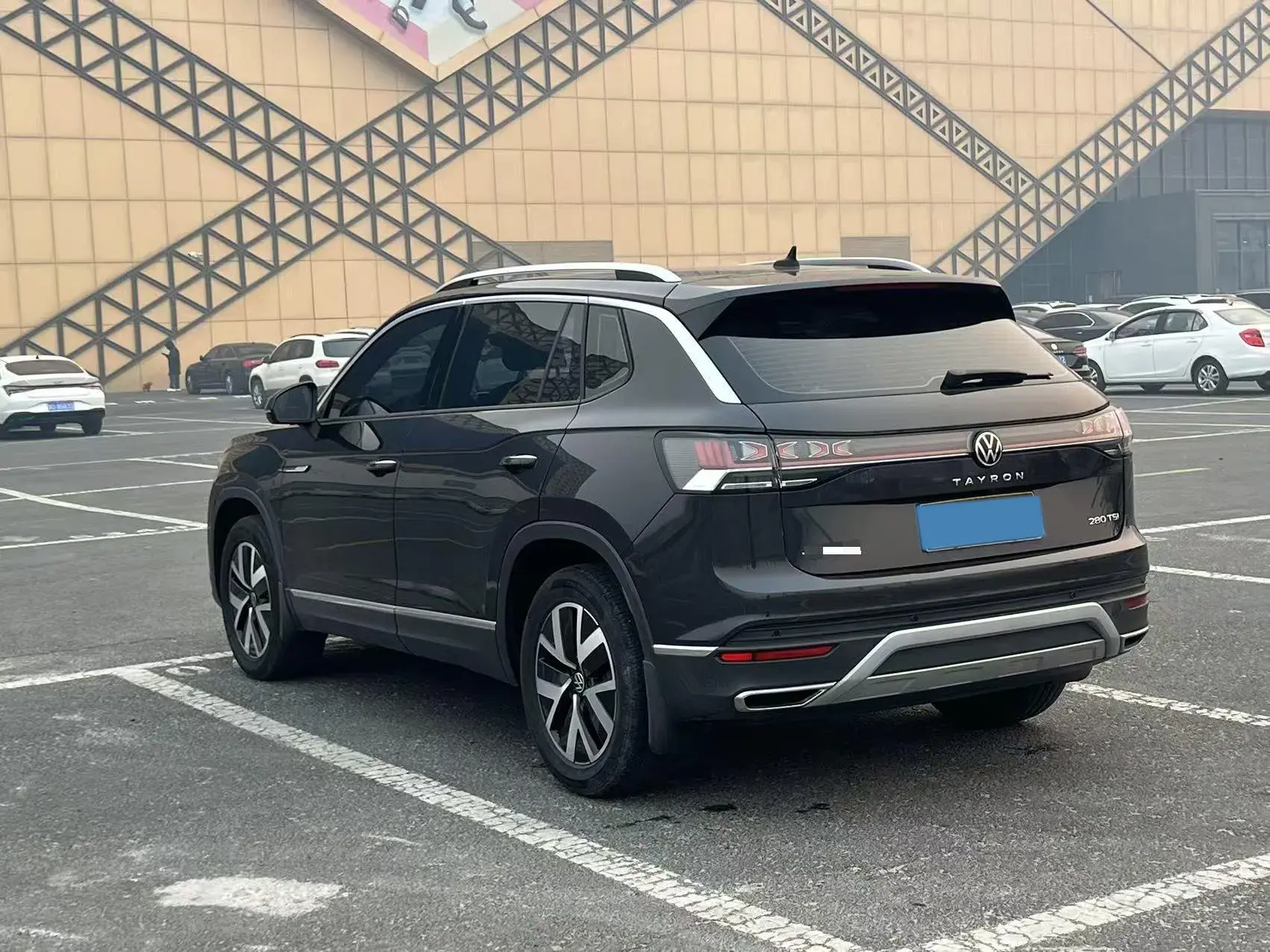 2023 VOLKSWAGEN TAYRON thumbnail 3