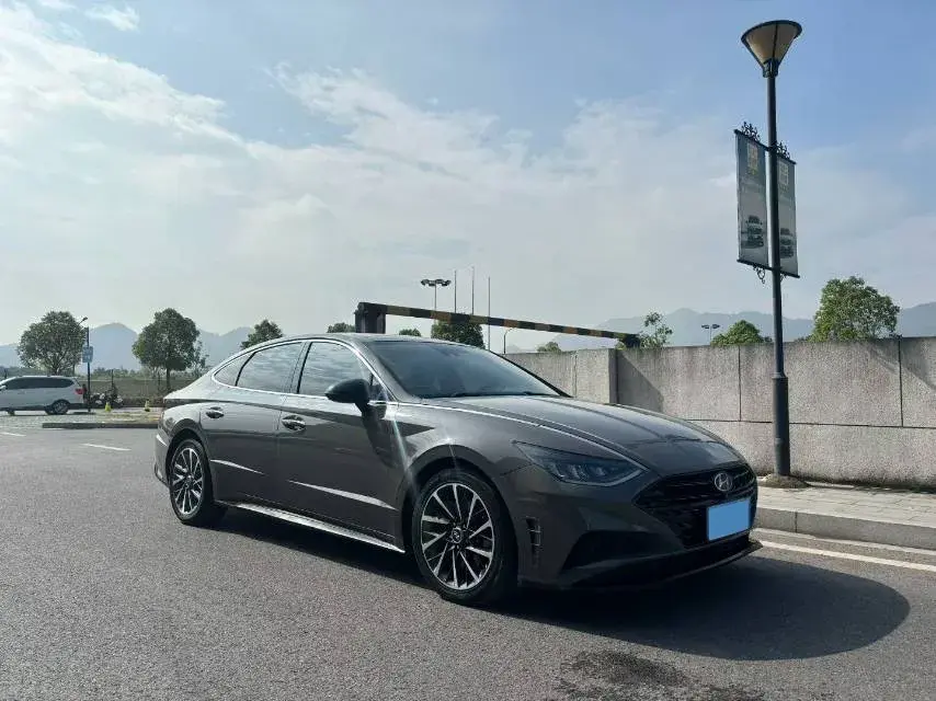 2020 HYUNDAI SONATA thumbnail 3