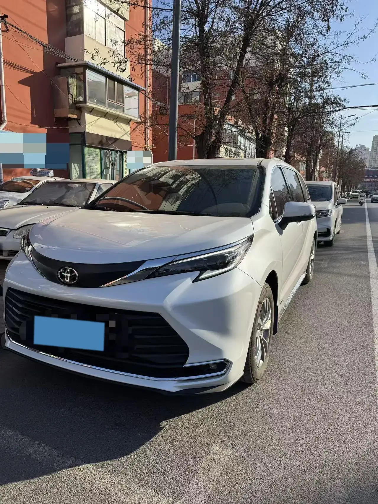 2024 TOYOTA SIENNA view 1