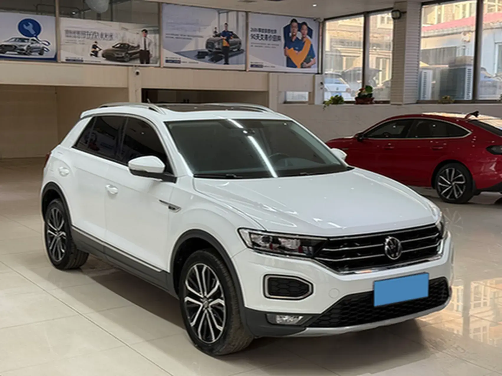 2021 VOLKSWAGEN T-ROC thumbnail 3