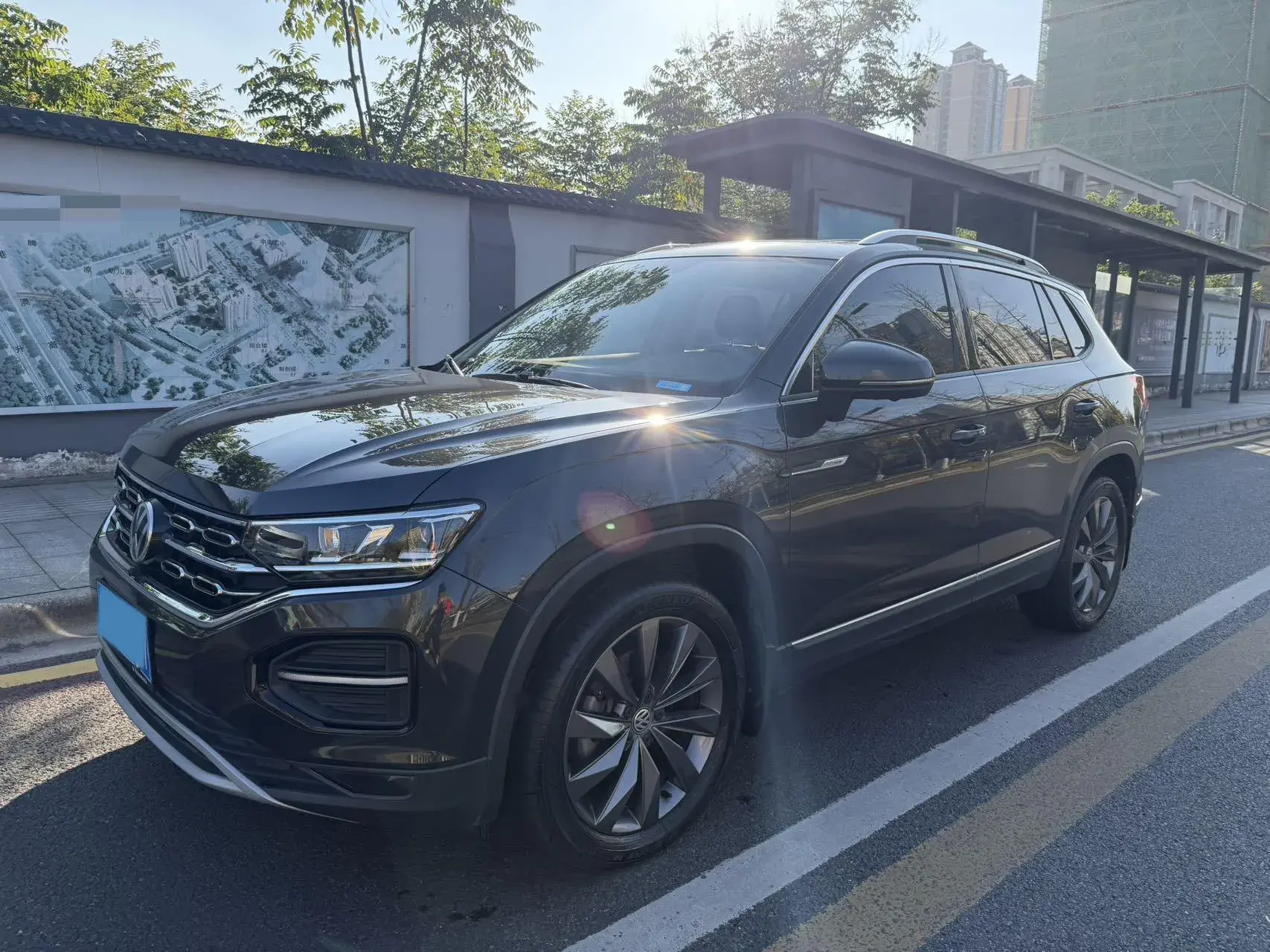 2020 VOLKSWAGEN TAYRON view 1