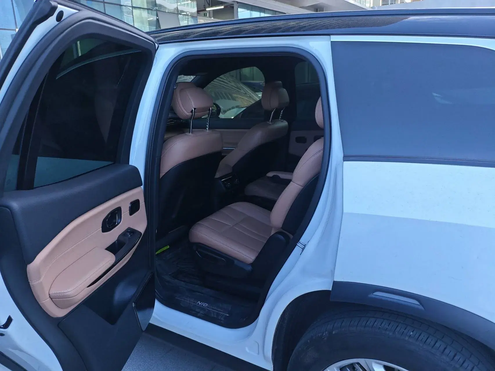 2020 NIO ES8 thumbnail 3