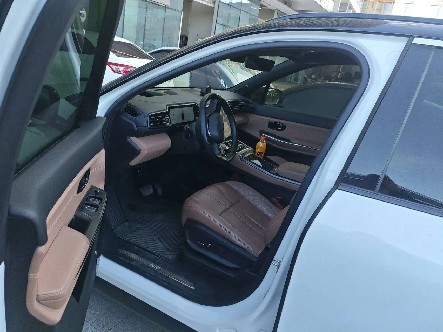 2020 NIO ES8 thumbnail 2